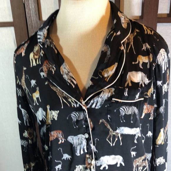 Banana Republic pjs in African animal prints/sz SM/ white piping EUC/button top - Picture 13 of 16